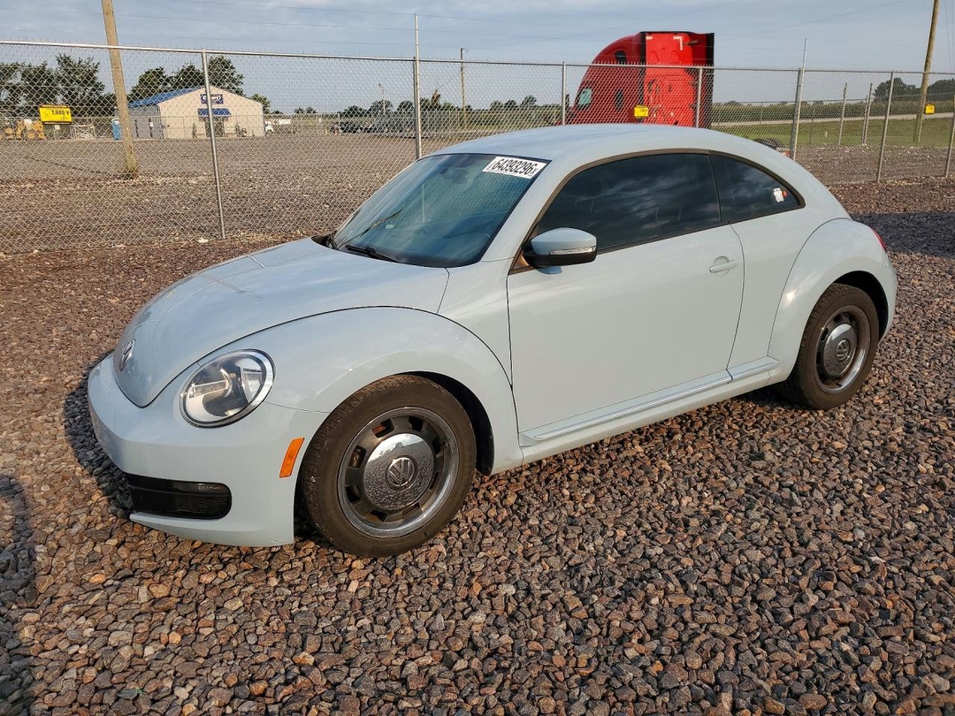 Vue de 2012 VOLKSWAGEN BEETLE, angle 1