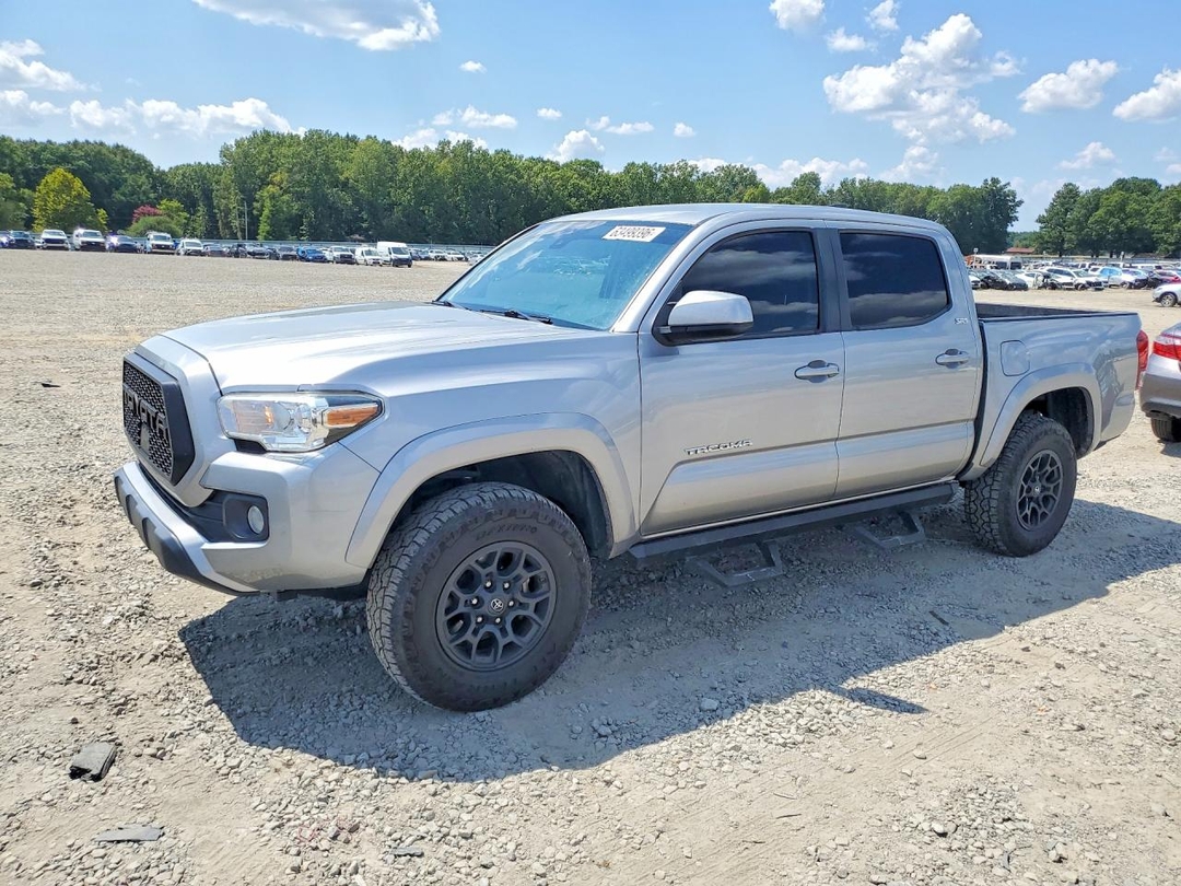 Vue de 2021 TOYOTA TACOMA SR5 V6, angle 1