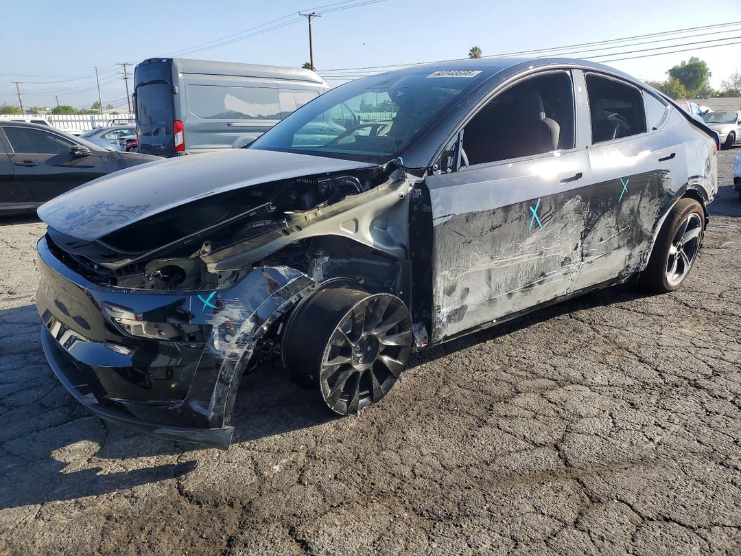 منظر 2026 TESLA MODEL Y، زاوية 1