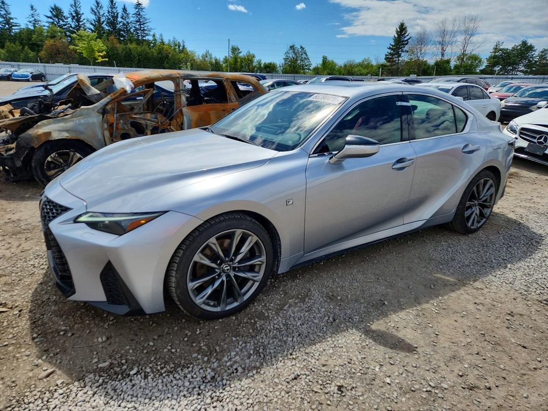 Vista de 2022 LEXUS IS 300, ángulo 1