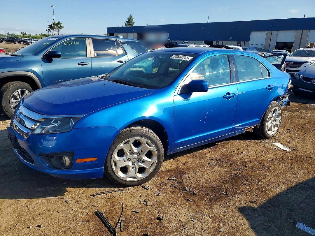 Vue de 2011 FORD FUSION SE, angle 1