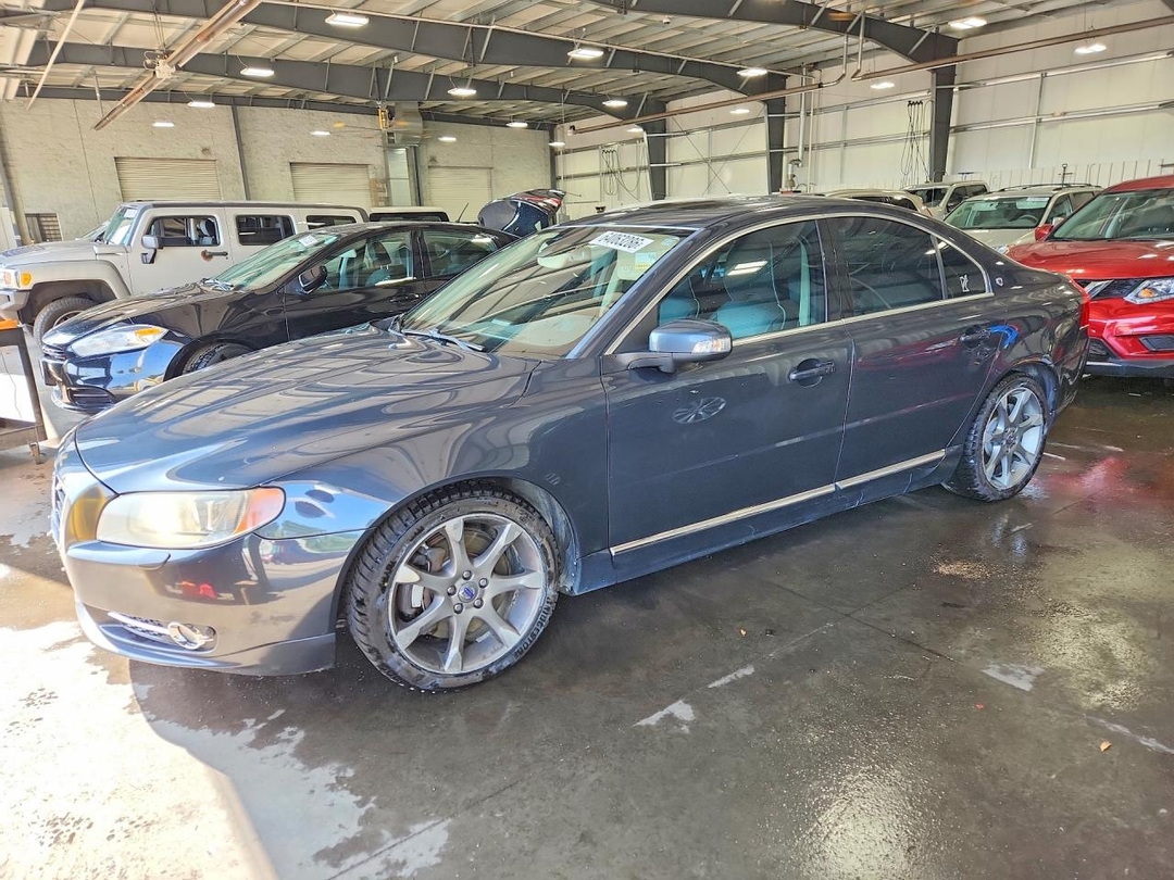 Vista de 2010 VOLVO S80 V8, ángulo 1