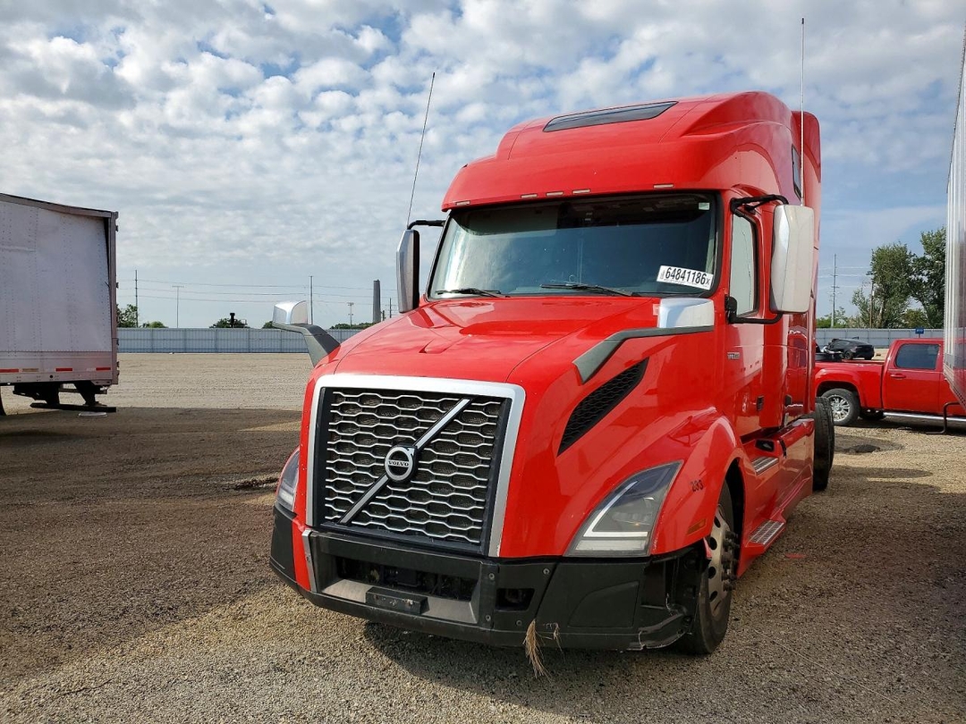 Вид 2021 VOLVO VNL SEMI TRUCK, угол 1