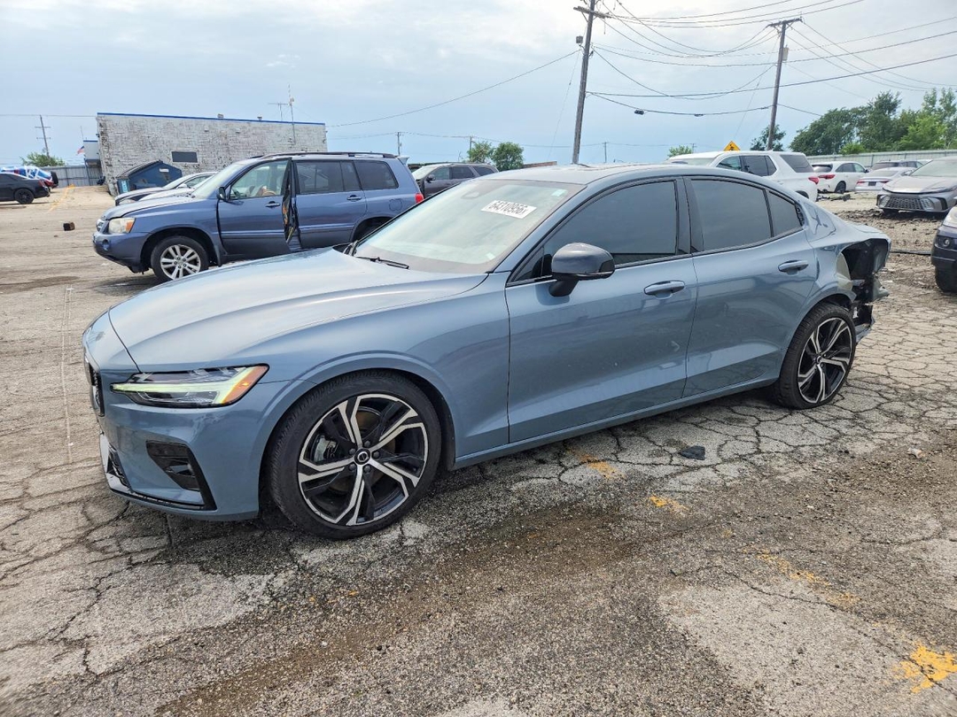 Vue de 2024 VOLVO S60 CORE, angle 1