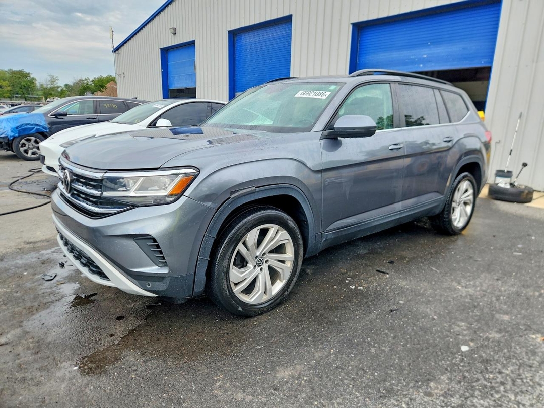 Vue de 2021 VOLKSWAGEN ATLAS SE, angle 1