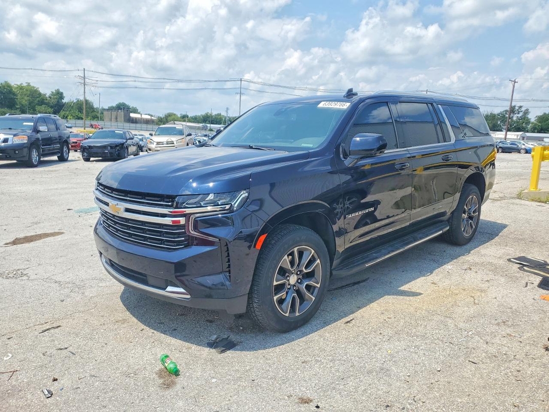 منظر 2021 CHEVROLET SUBURBAN K1500 LT، زاوية 1