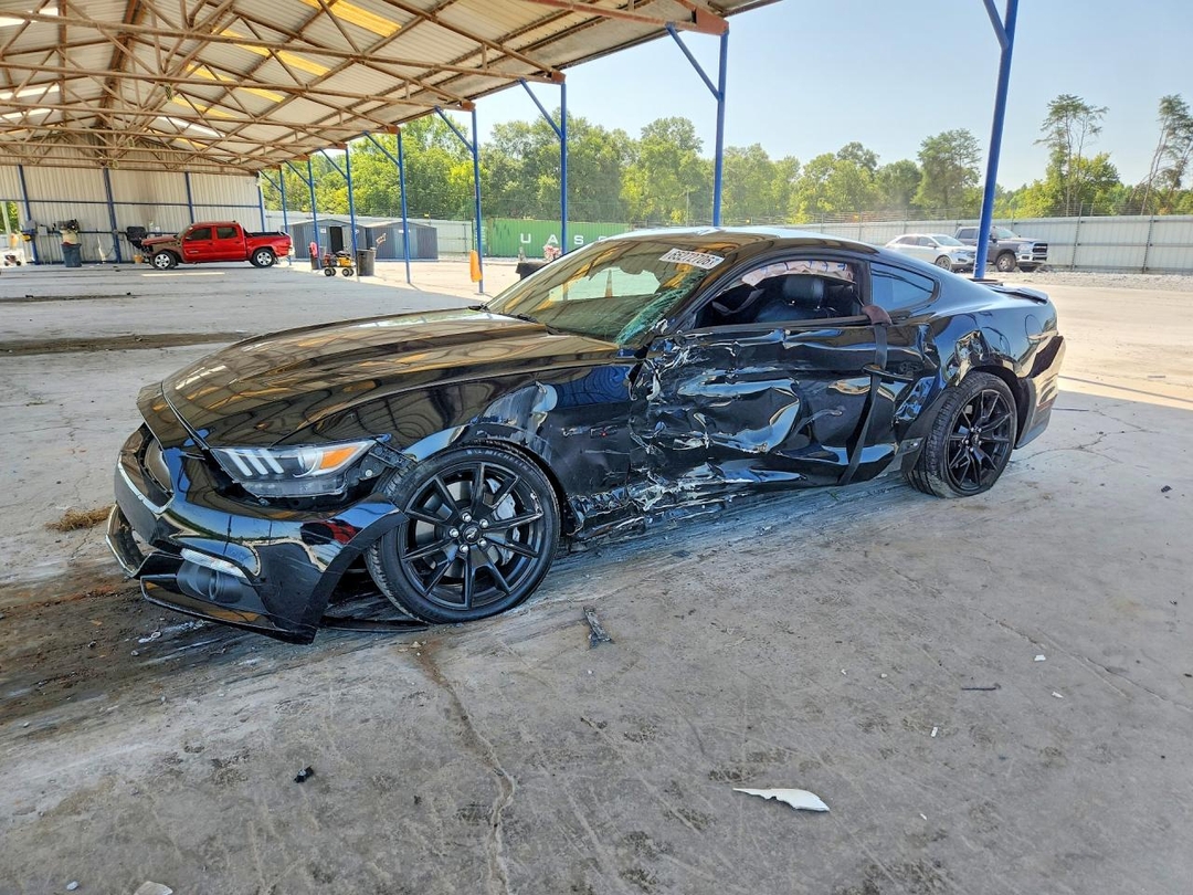 Vue de 2017 FORD MUSTANG GT, angle 1