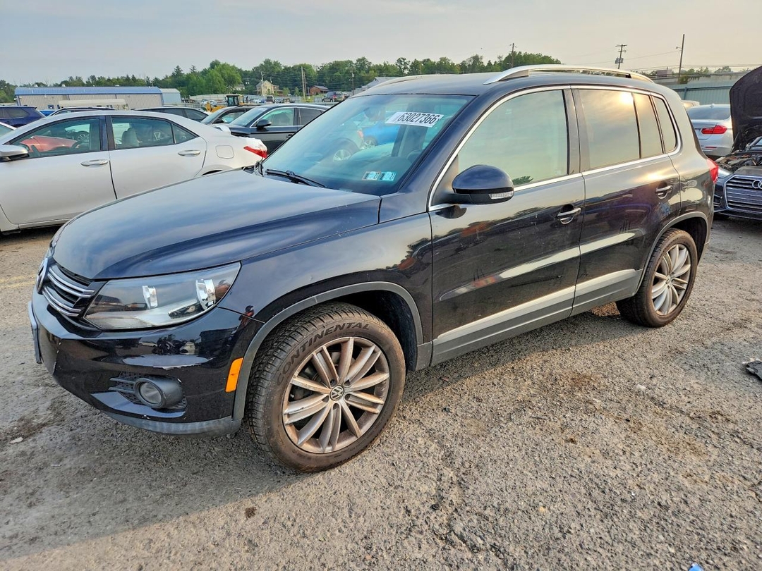 Vista de 2012 VOLKSWAGEN TIGUAN S, ángulo 1