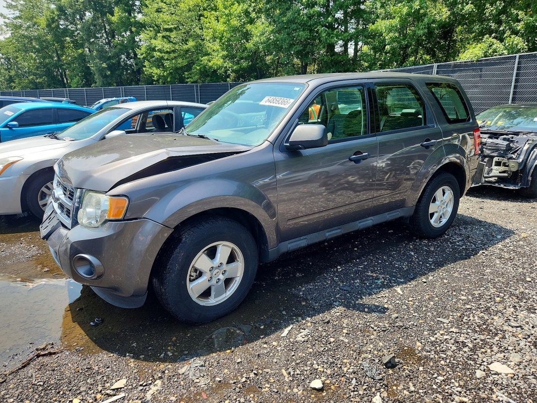 Vista de 2011 FORD ESCAPE XLS, ángulo 1
