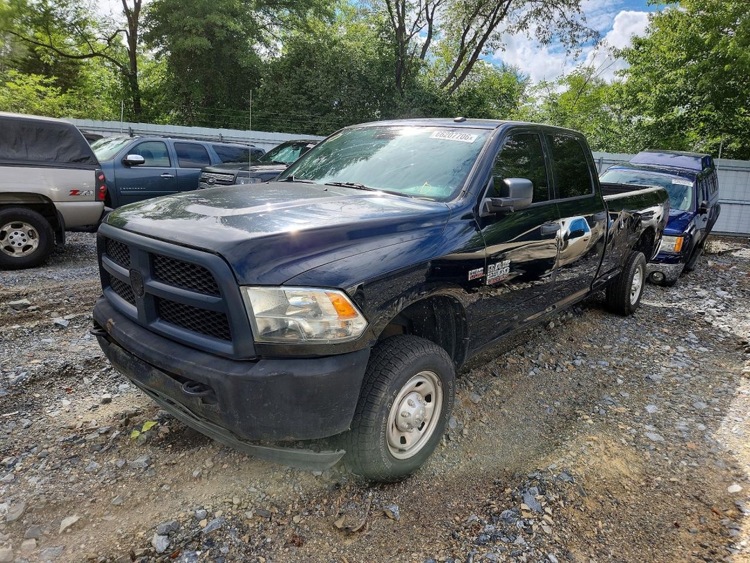 منظر 2015 RAM 2500 ST، زاوية 1