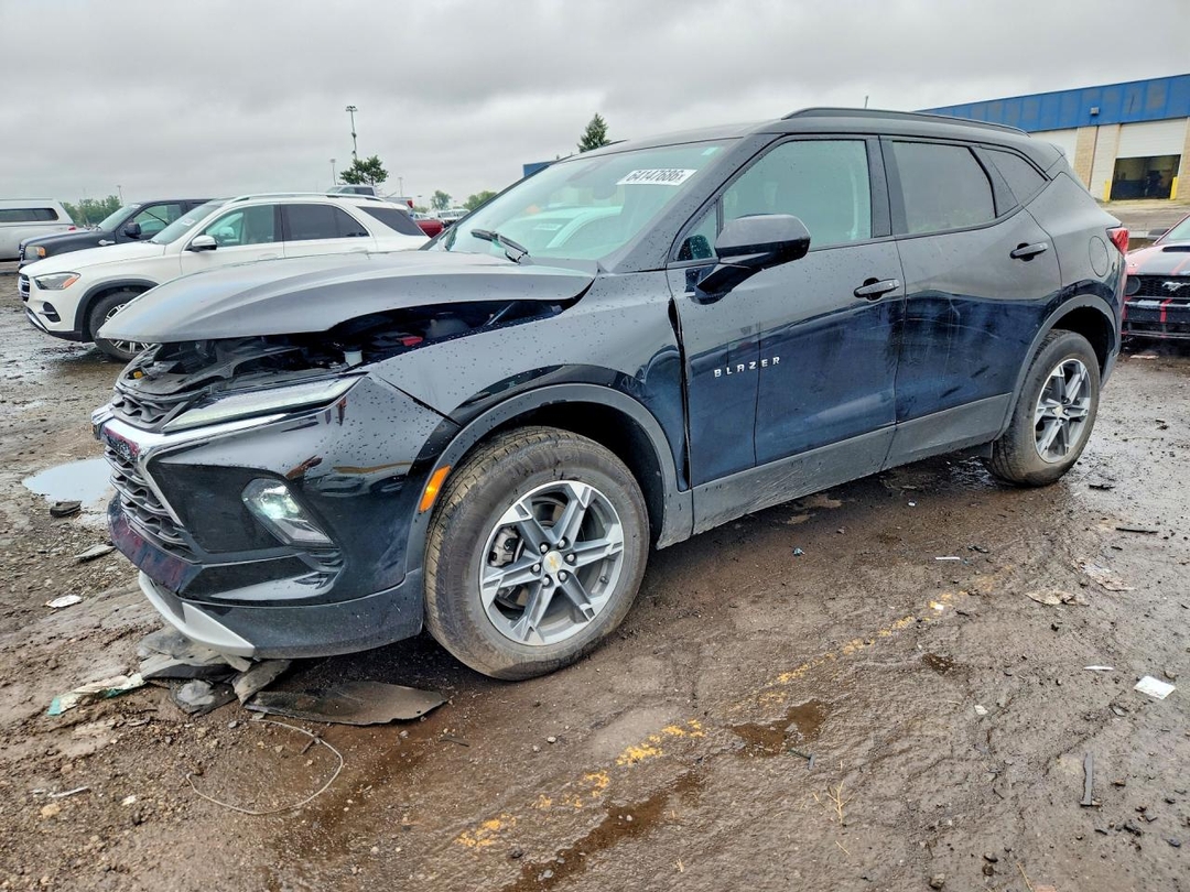Вид 2025 CHEVROLET BLAZER 2LT, угол 1