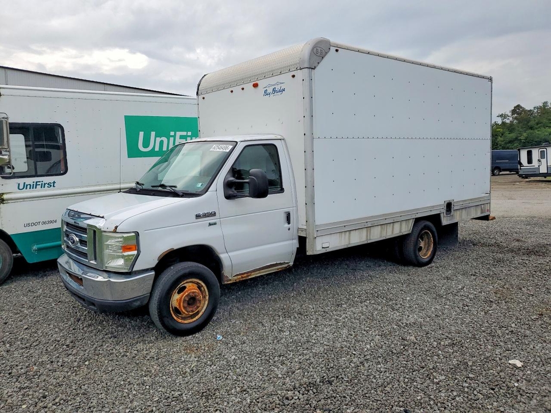 Vue de 2015 FORD E350 BOX TRUCK, angle 1
