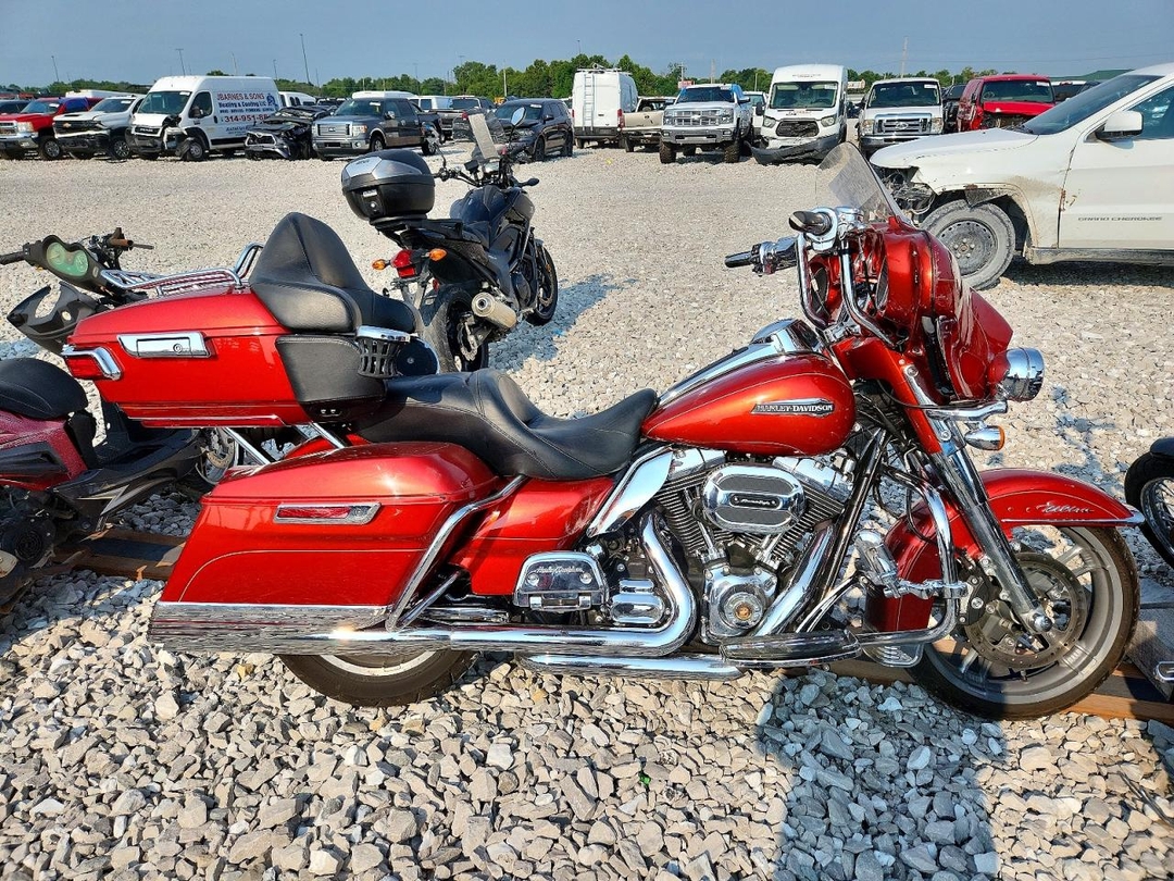 Вид 2014 HARLEY-DAVIDSON FLHTCU, угол 1