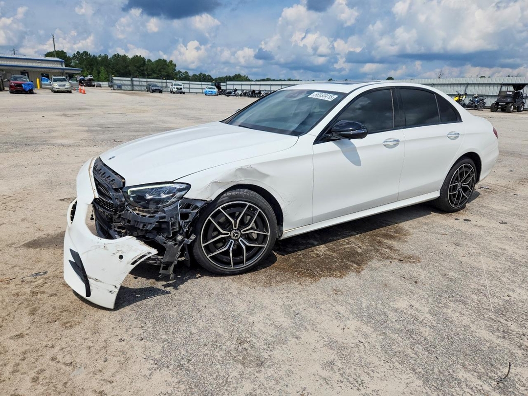 Вид 2022 MERCEDES-BENZ E 350, угол 1