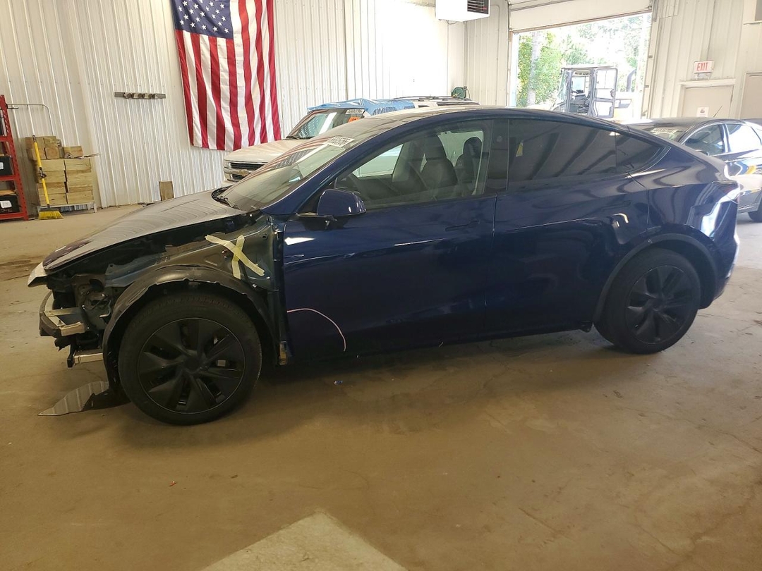 Vista de 2025 TESLA MODEL Y, ángulo 1