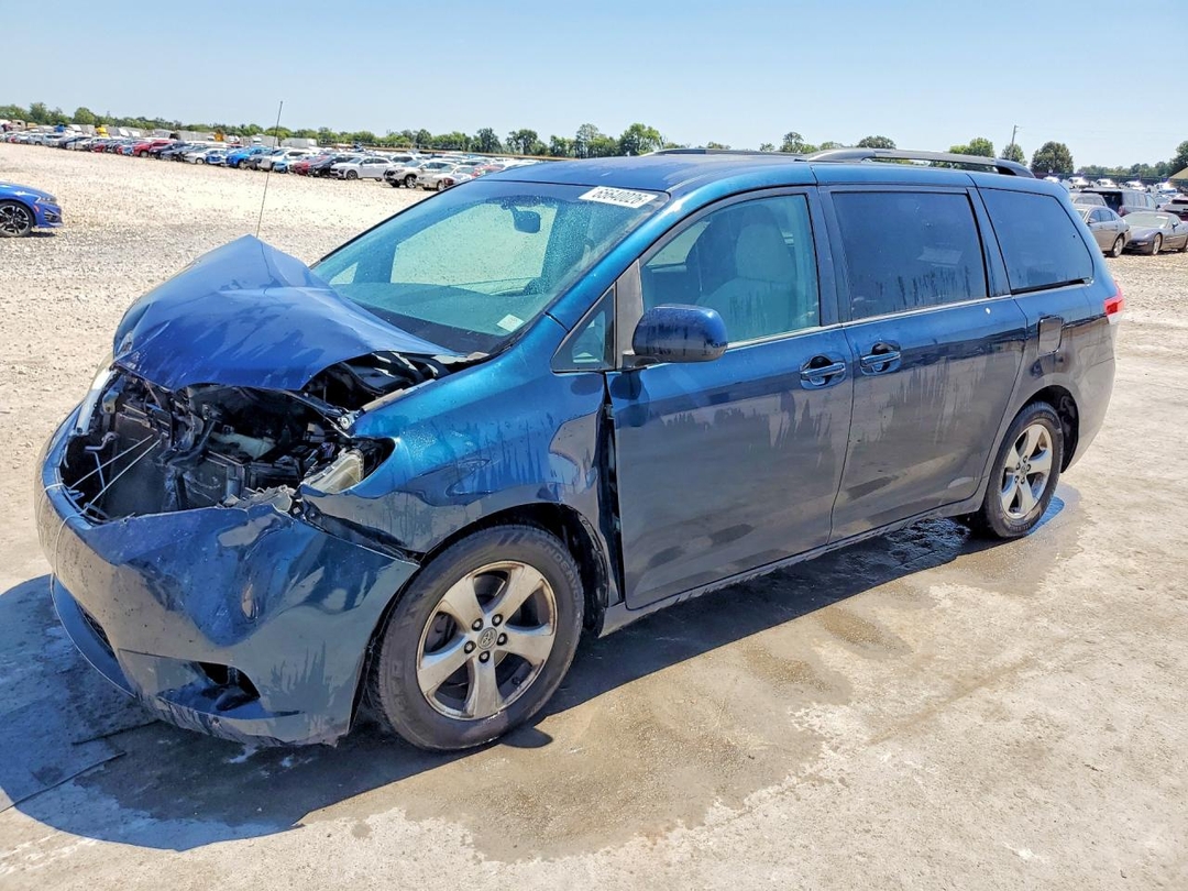 Vista de 2012 TOYOTA SIENNA LE, ángulo 1
