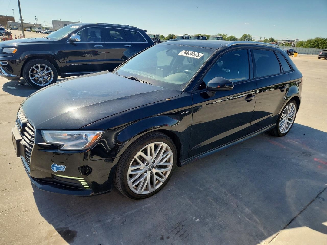Вид 2018 AUDI A3 E-TRON PREMIUM, угол 1