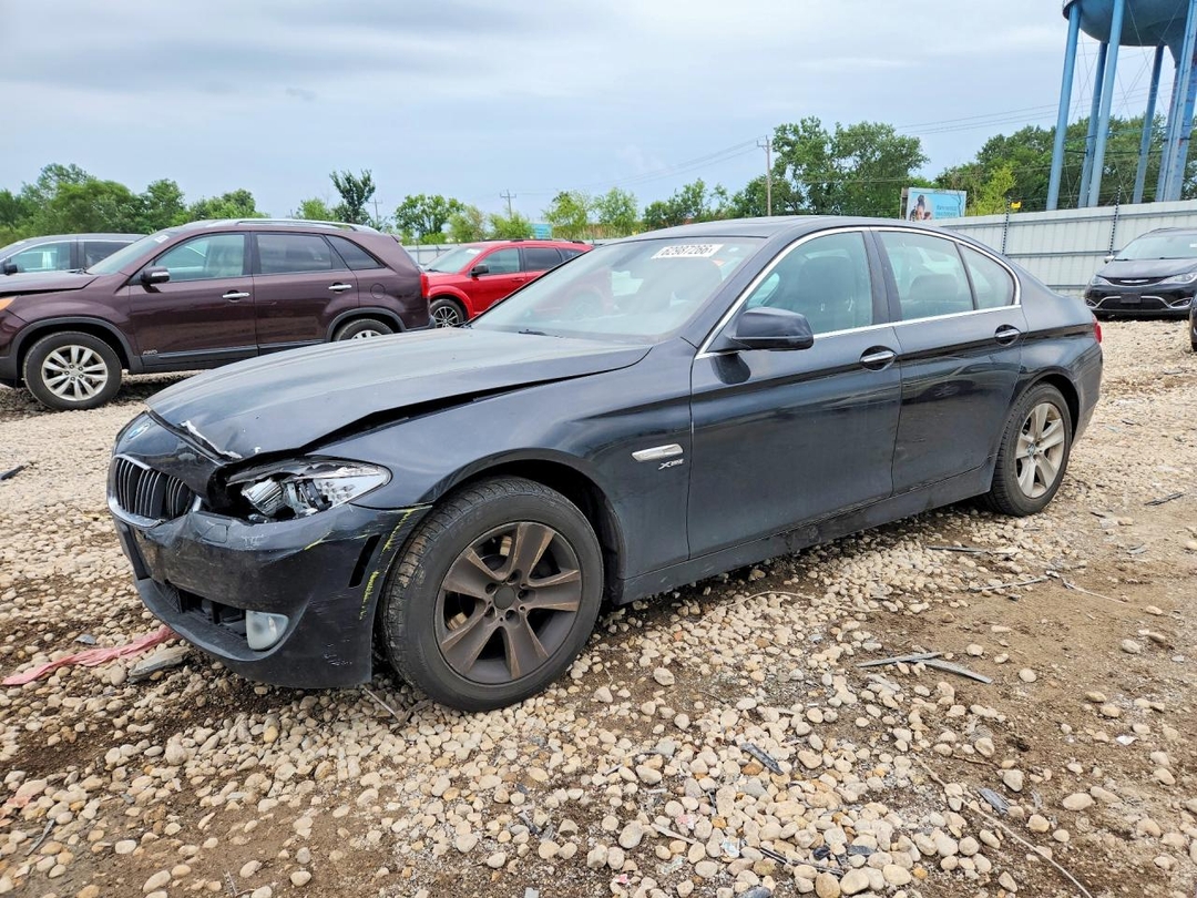 منظر 2012 BMW 528 XI، زاوية 1