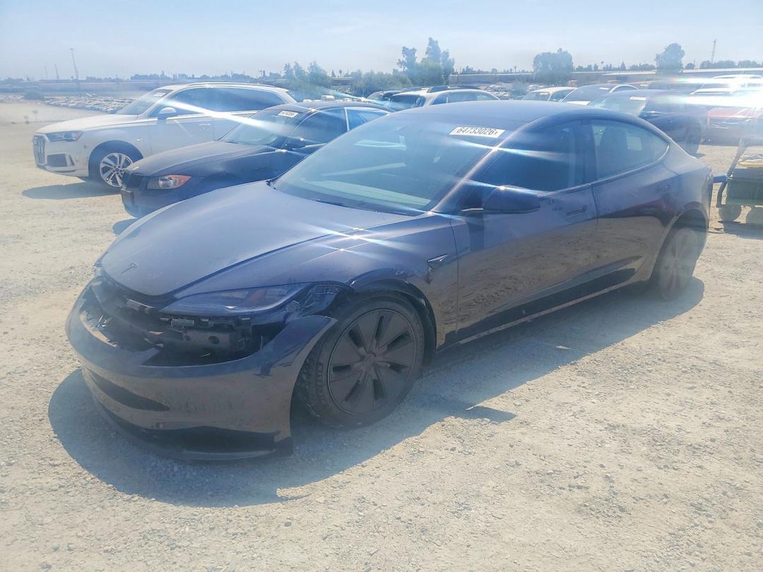 Вид 2026 TESLA MODEL 3, угол 1