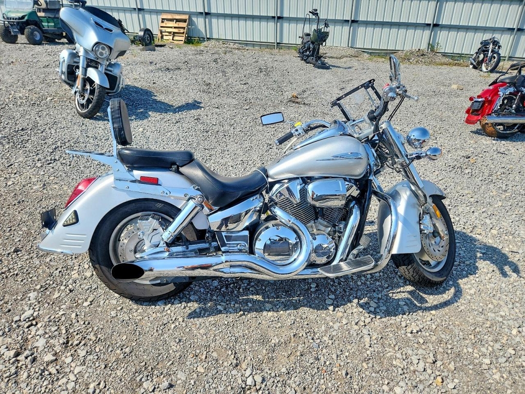 منظر 2006 HONDA VTX1300 R، زاوية 1