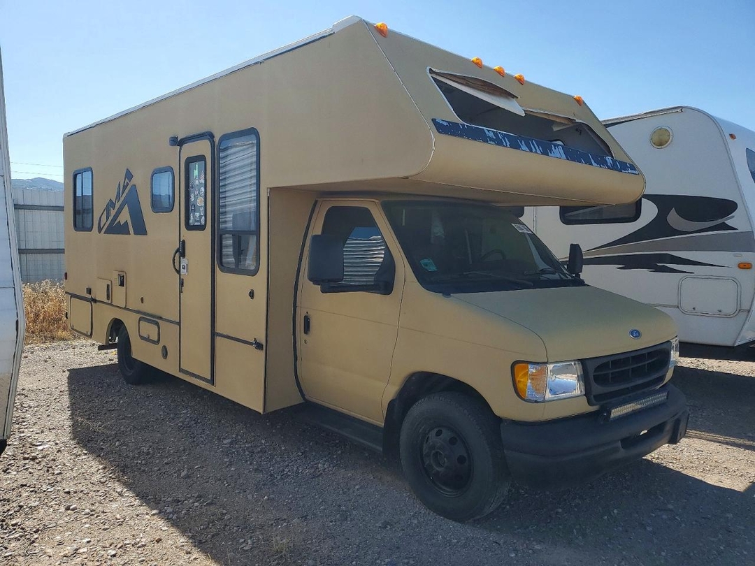 Vista de 2002 FORD E350 RV, ángulo 1