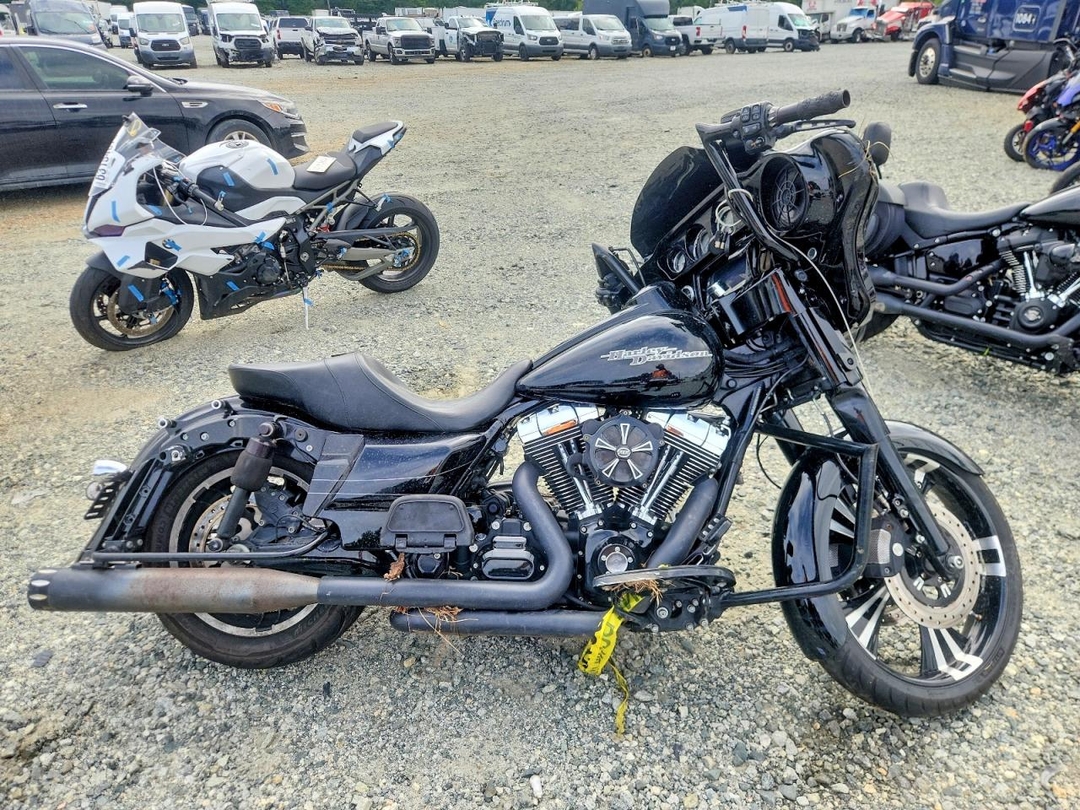 Вид 2014 HARLEY-DAVIDSON FLHXS STREET GLIDE SPECIAL, угол 1