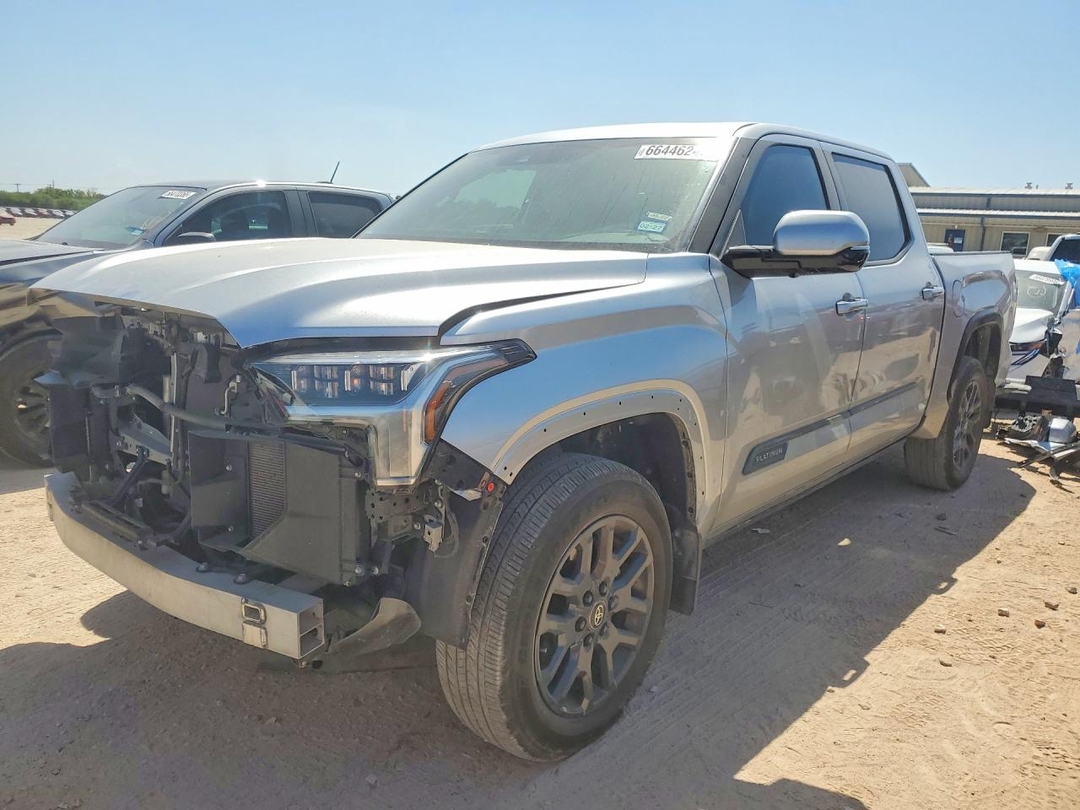 Vue de 2025 TOYOTA TUNDRA PLATINUM, angle 1