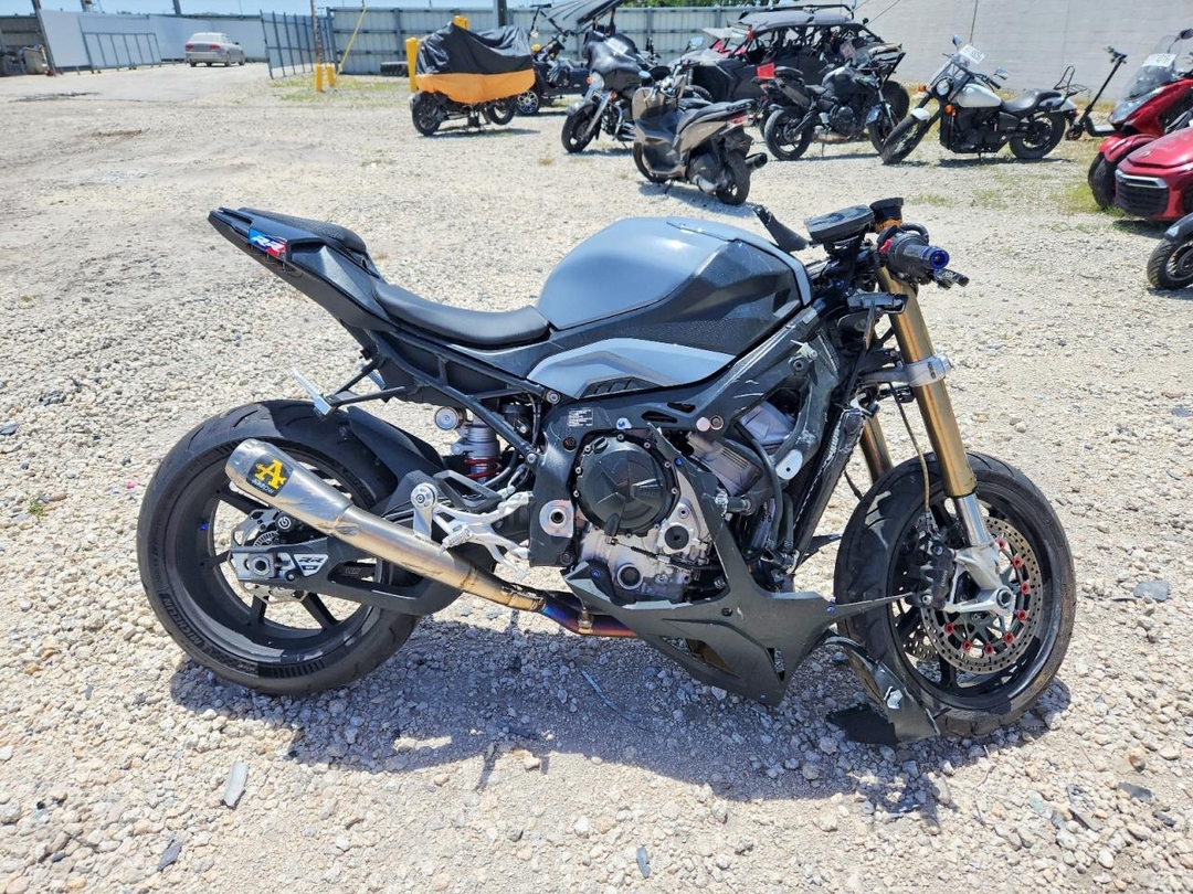 Вид 2024 BMW S 1000 RR, угол 1