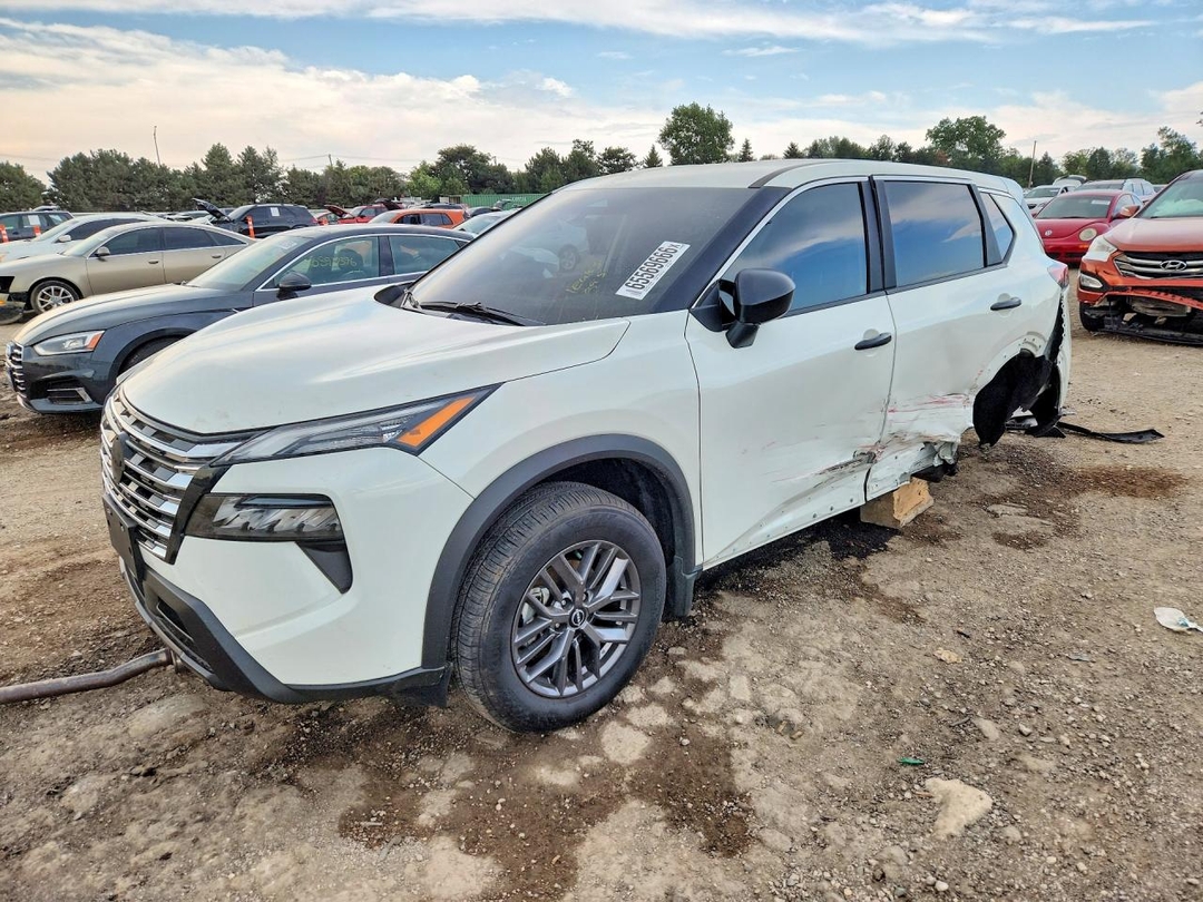 Vista de 2026 NISSAN ROGUE S, ángulo 1