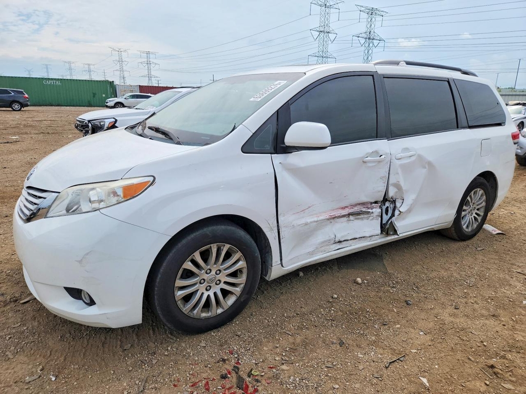 Vue de 2014 TOYOTA SIENNA XLE 8-PASSENGER, angle 1