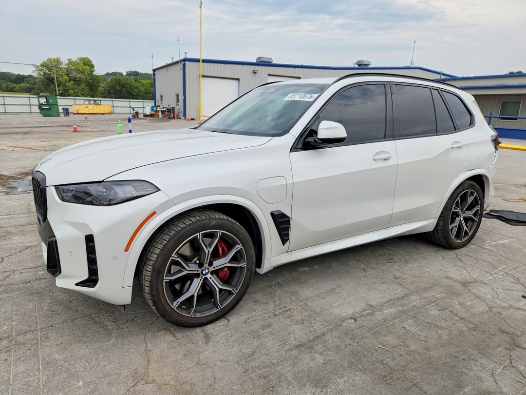 Vue de 2026 BMW X5 XDRIVE50E, angle 1