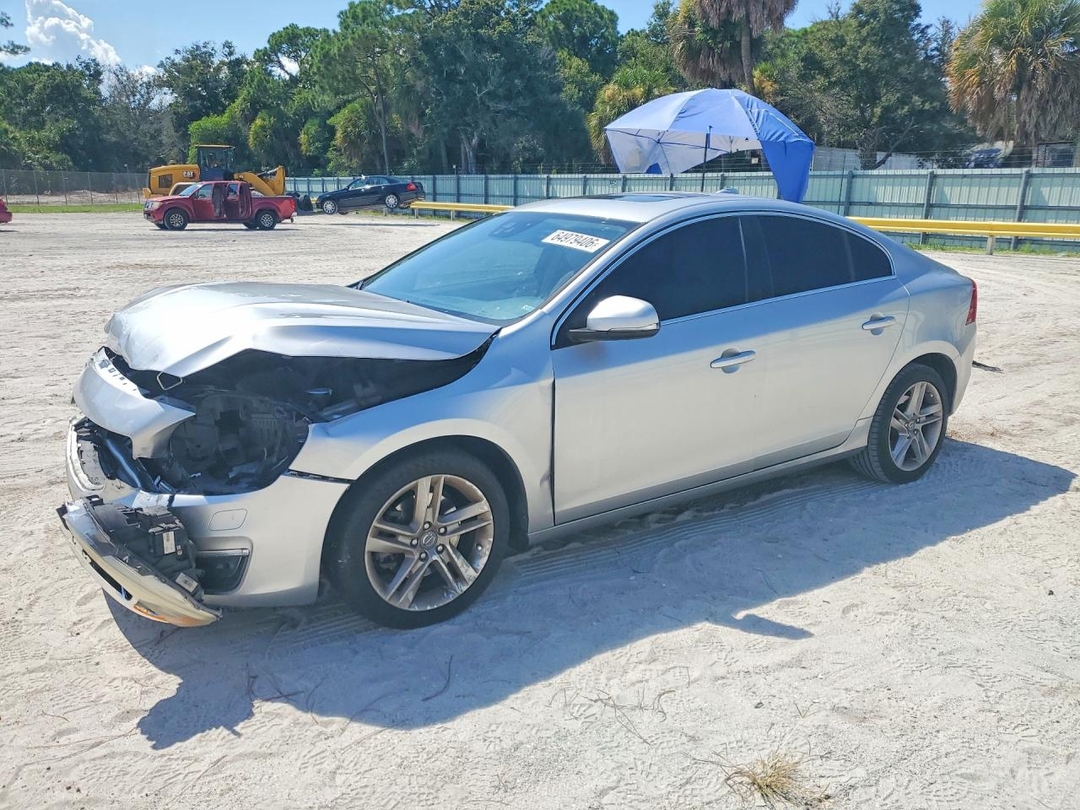 Vista de 2015 VOLVO S60 PLATINUM, ángulo 1