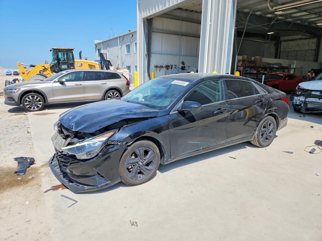 Вид 2021 HYUNDAI ELANTRA SEL, угол 1