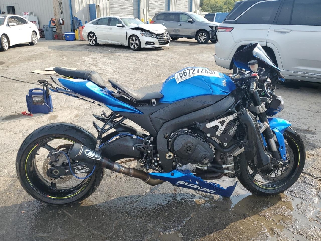 منظر 2016 SUZUKI GSX-R1000، زاوية 1