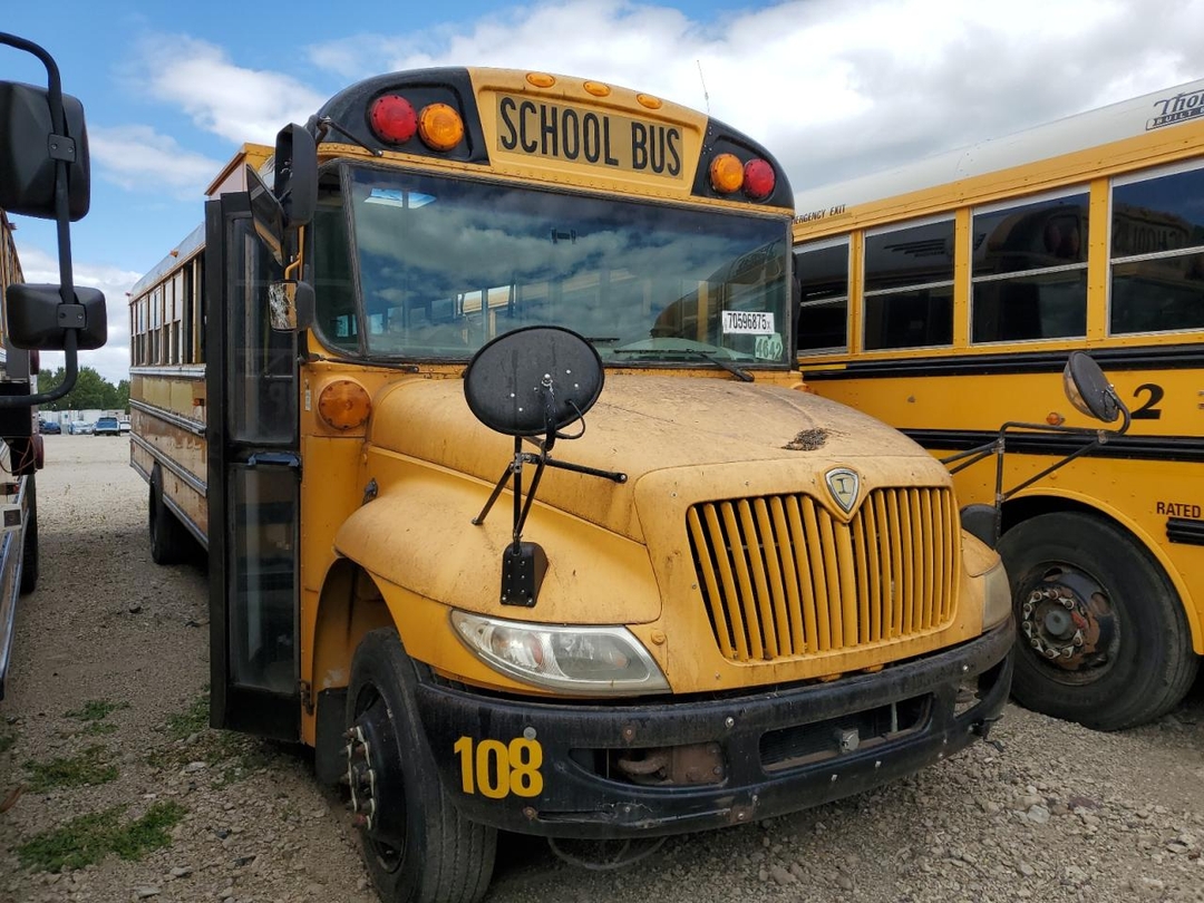 Vue de 2013 IC CORPORATION CE SERIES SCHOOL - TRANSIT VEH, angle 1