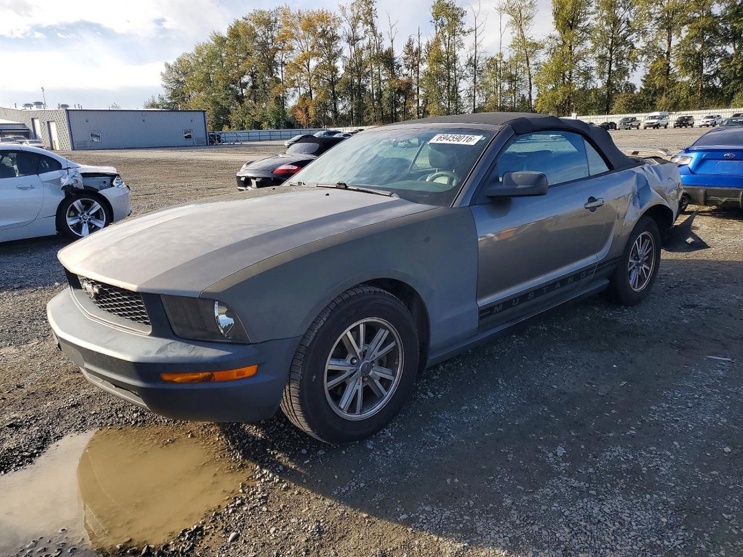 Vue de 2005 FORD MUSTANG, angle 1