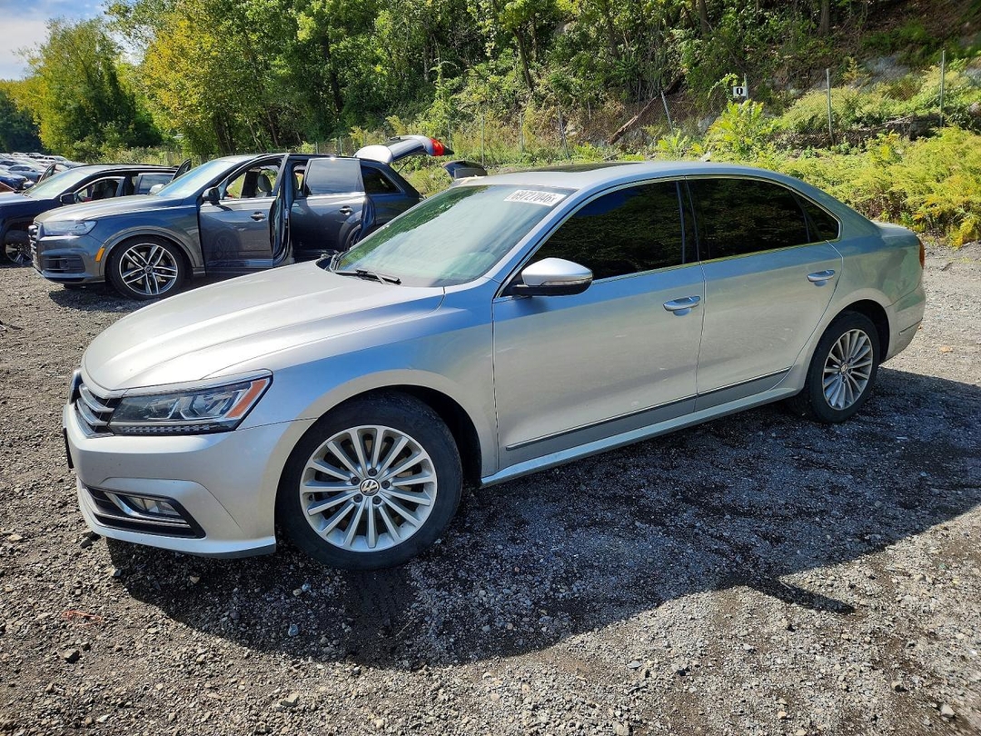 Vue de 2017 VOLKSWAGEN PASSAT SE, angle 1