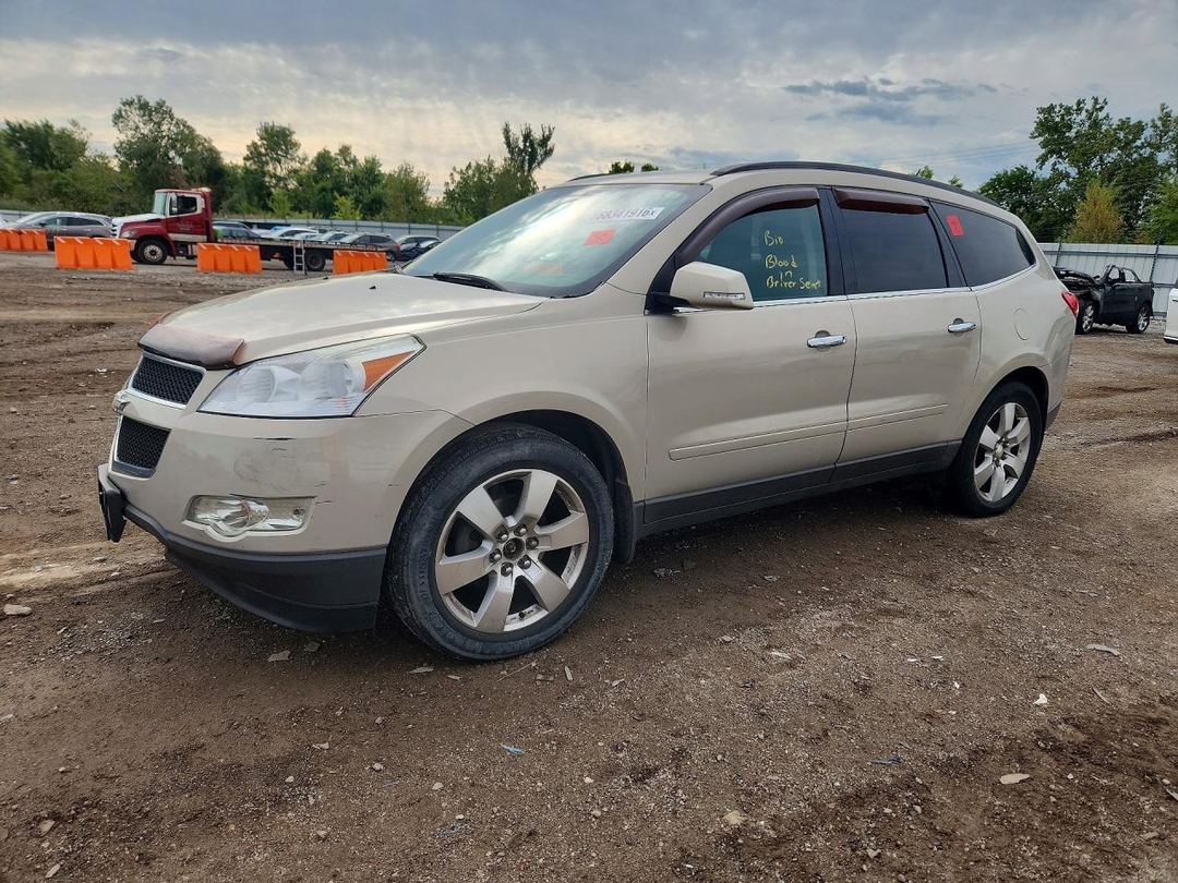 منظر 2012 CHEVROLET TRAVERSE LT، زاوية 1