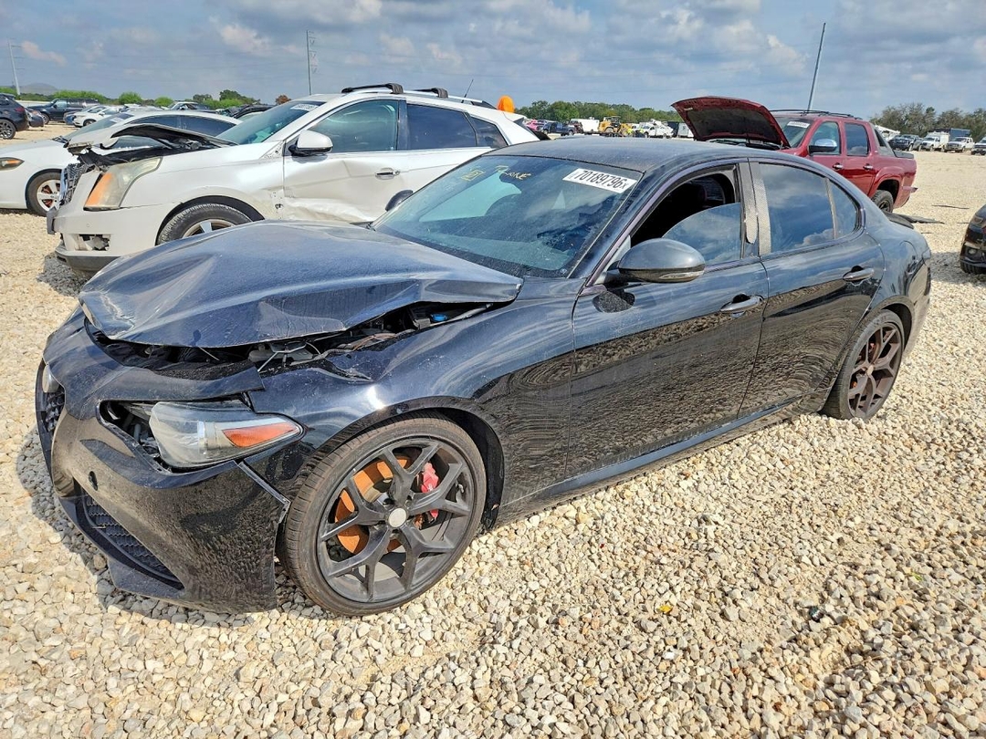 Vista de 2019 ALFA ROMEO GIULIA, ángulo 1