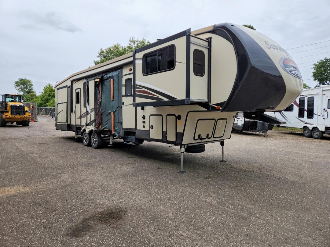 Vue de 2018 FOREST RIVER SANDPIPER CAMPER, angle 1