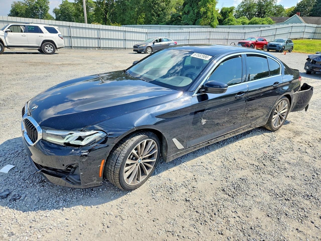 Vue de 2021 BMW 530 I, angle 1