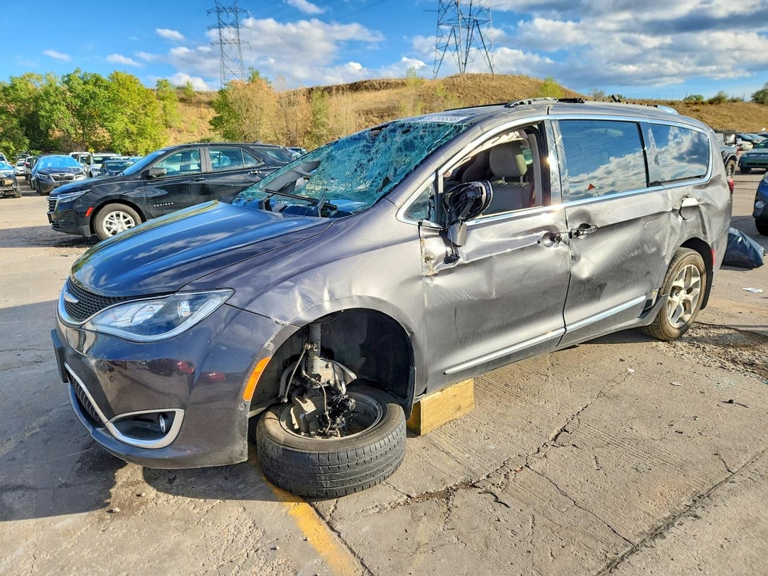 Вид 2019 CHRYSLER PACIFICA TOURING L PLUS, угол 1