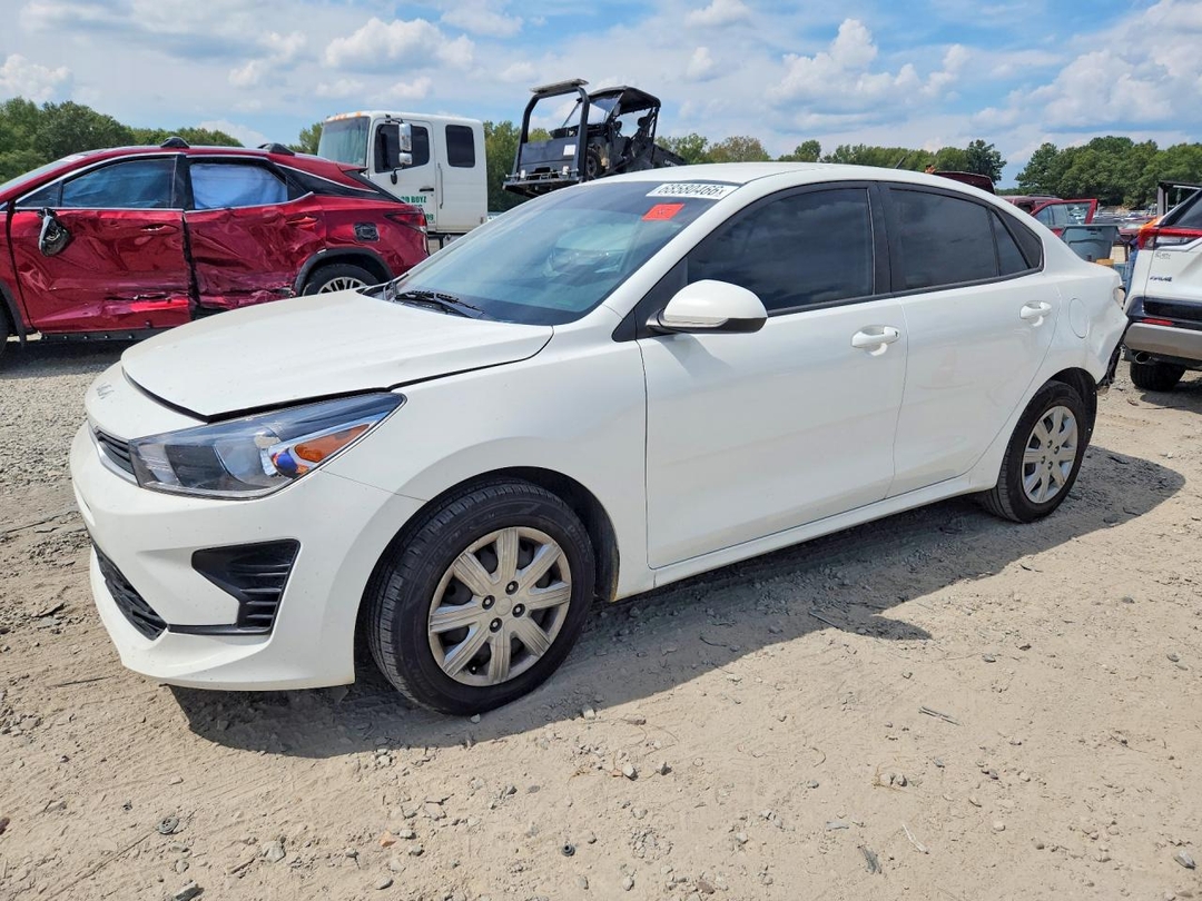 منظر 2023 KIA RIO LX، زاوية 1