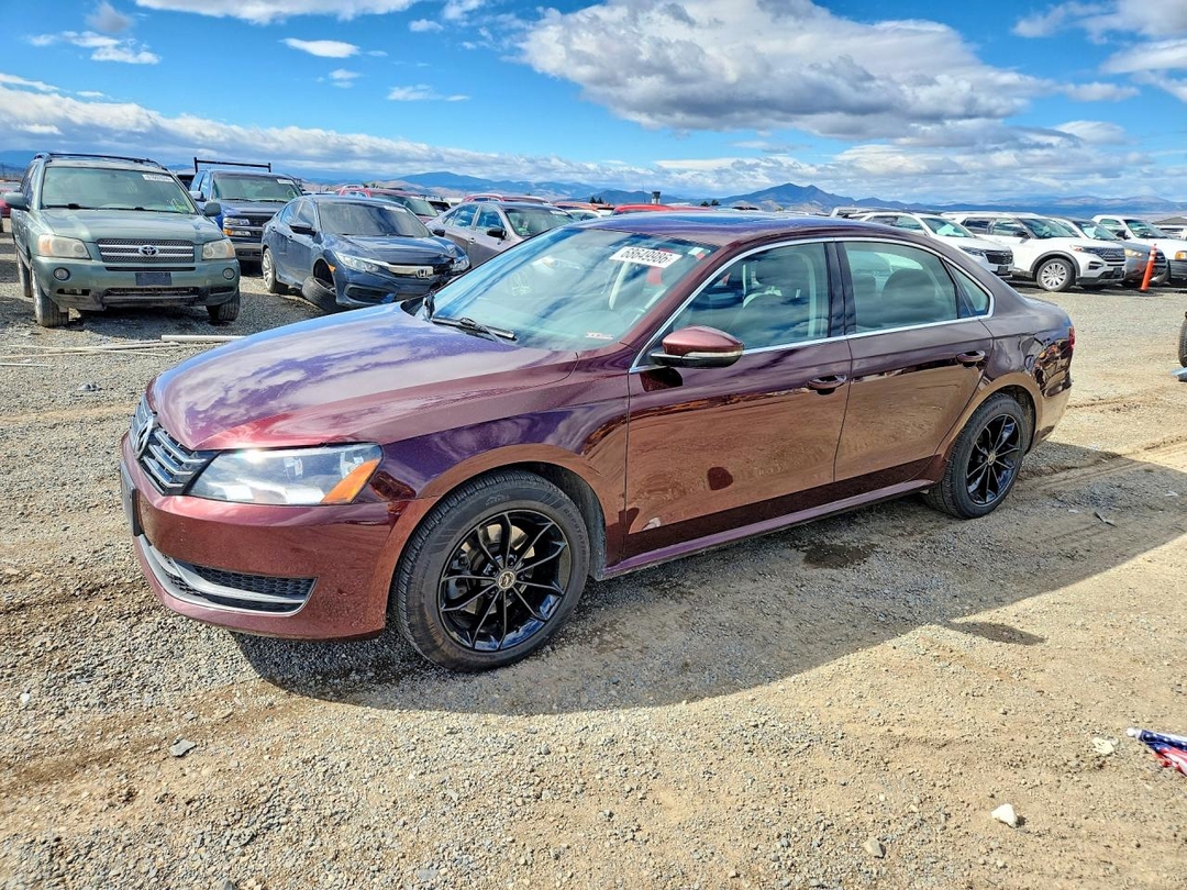 Vista de 2012 VOLKSWAGEN PASSAT SE, ángulo 1