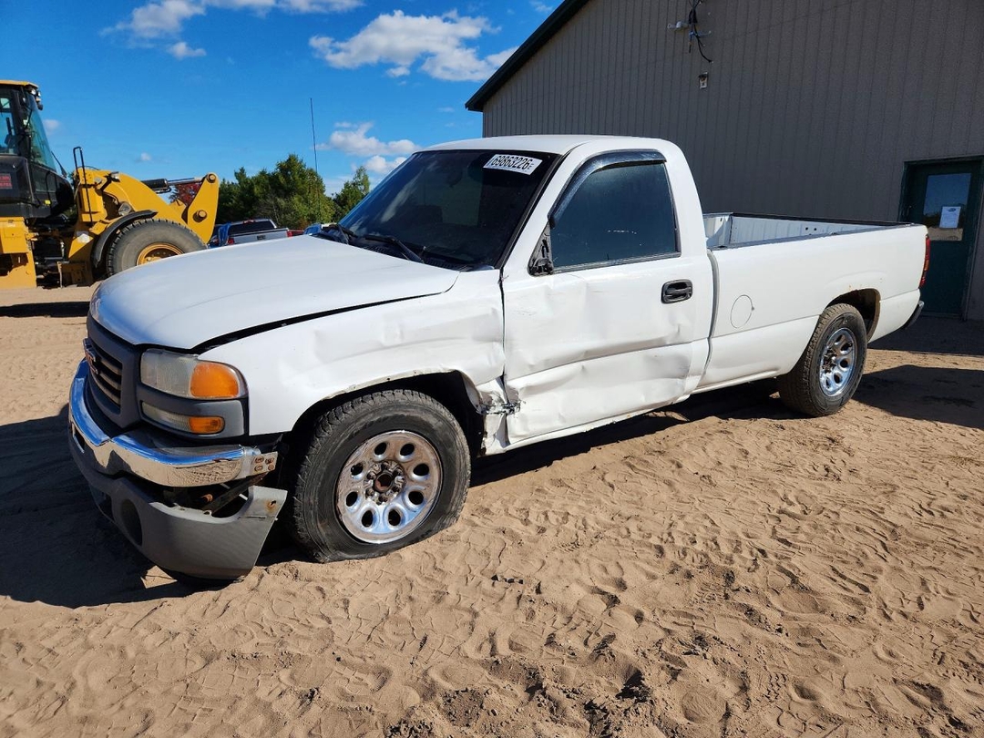 Vista de 2005 GMC NEW SIERRA C1500, ángulo 1
