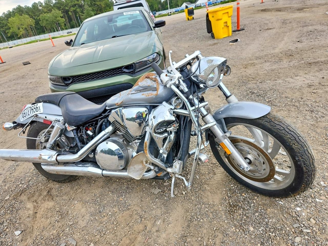منظر 2004 HONDA VTX1300 C، زاوية 1