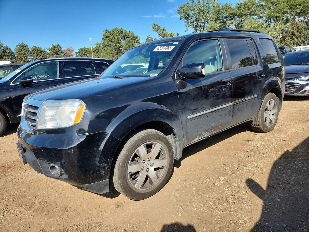 Vue de 2013 HONDA PILOT TOURING, angle 1