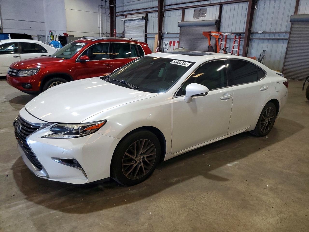 Vue de 2016 LEXUS ES 350, angle 1