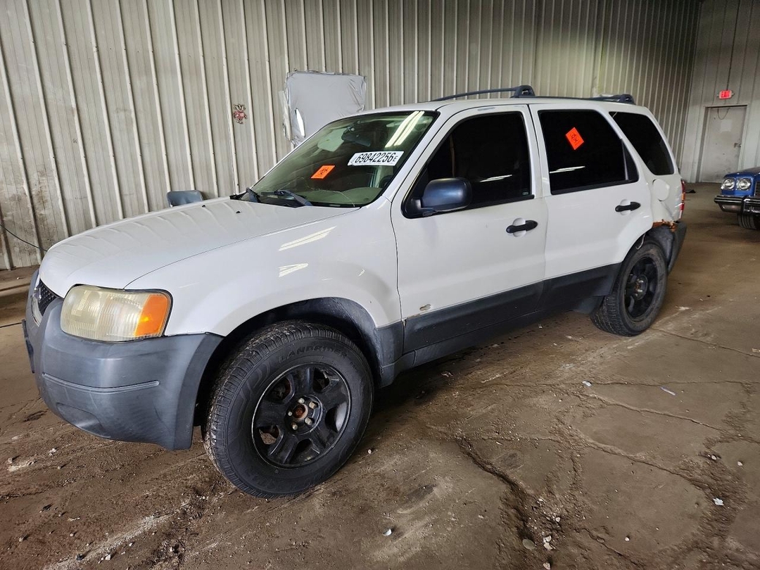 منظر 2004 FORD ESCAPE XLT، زاوية 1