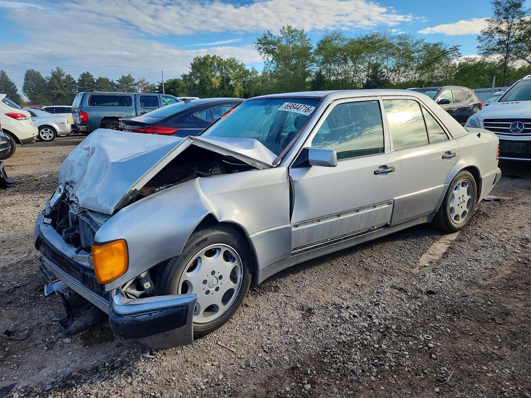 Vue de 1993 MERCEDES-BENZ 500 E, angle 1